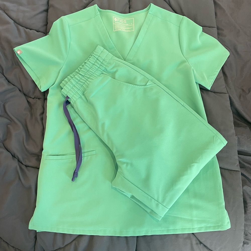 SURGICAL GREEN FIGS